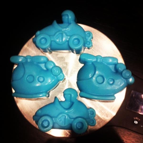 Σαπουνακια αγωνιστικο αυτοκινητακι και ελικοπτερακι